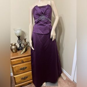 Beautiful purple gown, skirt and Strapless top.  Iridescent beading.